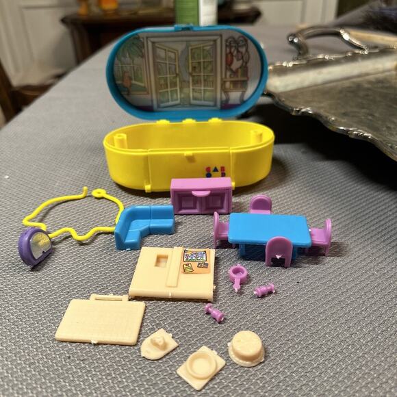 VTG 1993 Caboodles Toy Biz Mini Playset Compact Case w/ Partial Accessories Rare - Picture 1 of 14